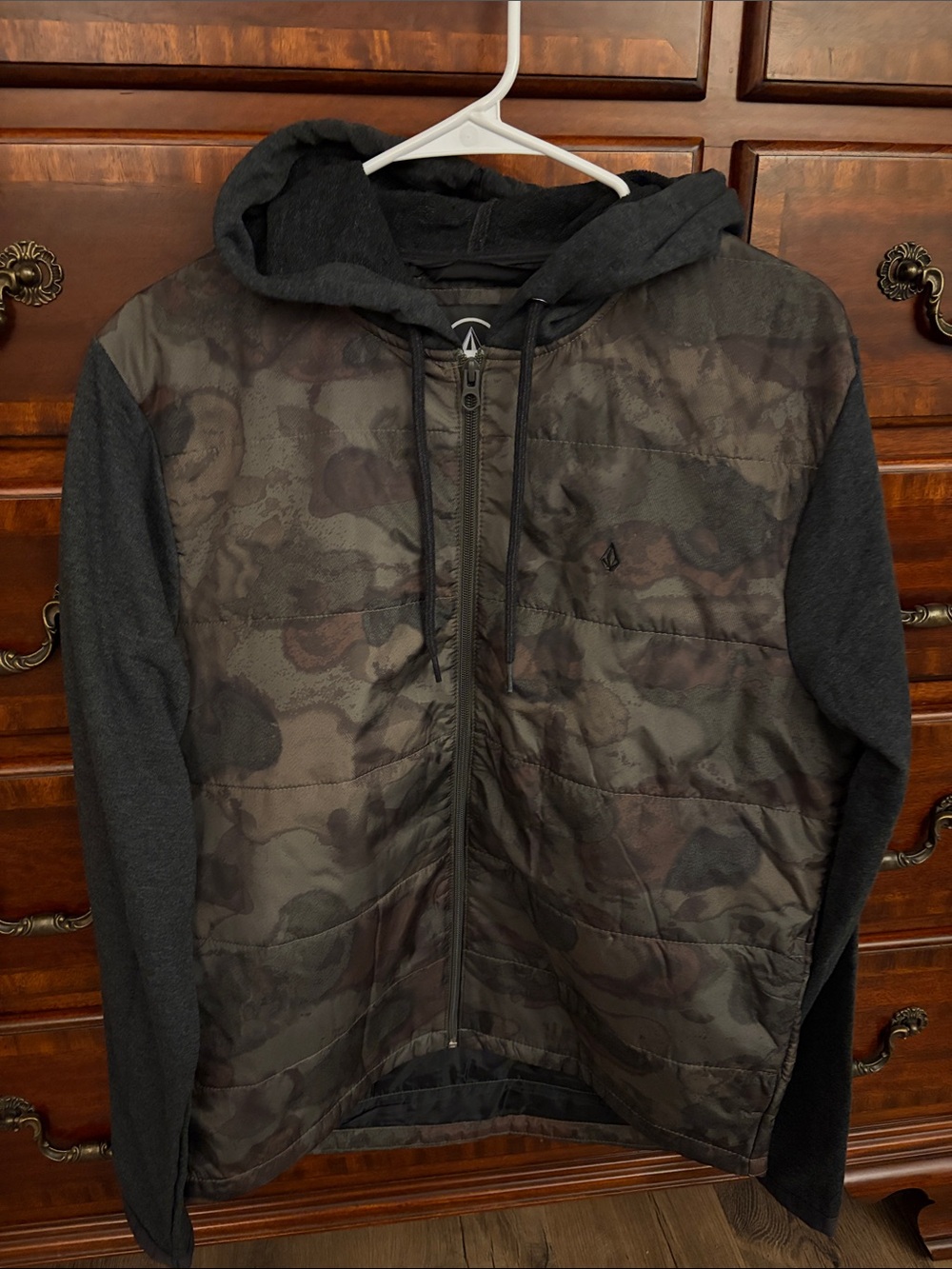 Volcom Men’s Dark Camo Quilted Hooded Jacket with Black Sleeves